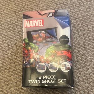 Marvel Superhero Twin Sheet Set - Red, Green, Black